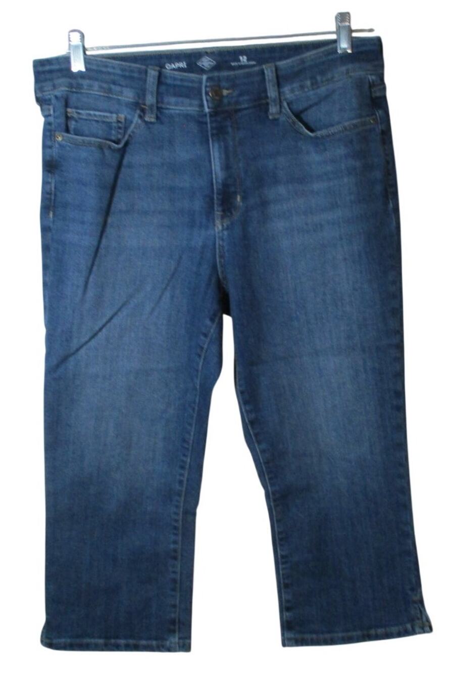 St. John's Bay Women's Mid Rise Dark Wash Blue Jean Capri's Size 12